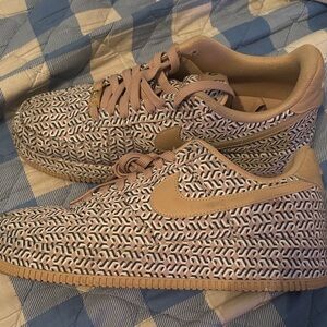 Nike Tan and Black Kid’s Patterned Sneakers